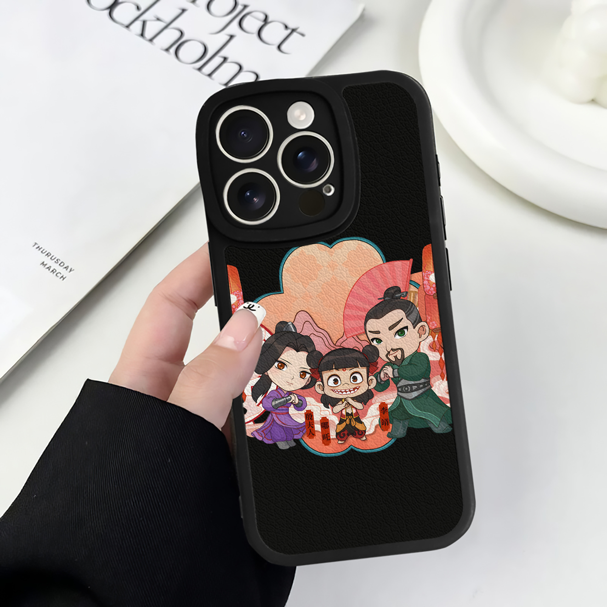 （画像用） Ne Zha 2 ナタ 魔童の大暴れ 【iPhone 16シリーズ対応】シリコンスマホケース（レザー調） 材質：シリコン